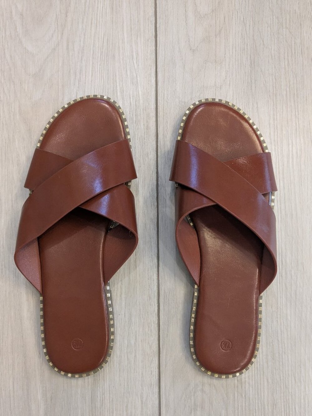 Sandal Slip-on Crossed Strap Slipper